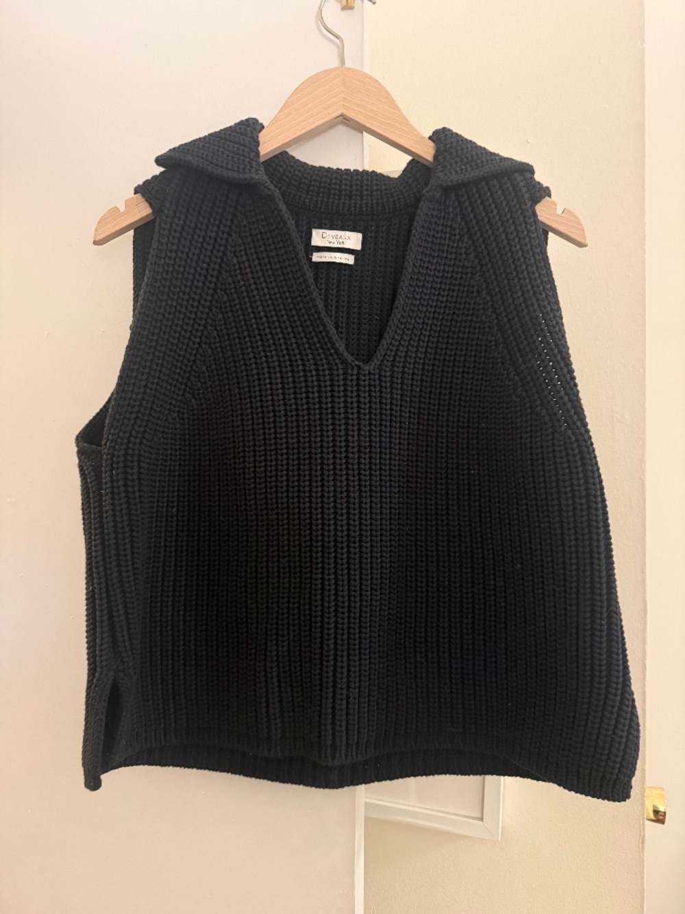 Deveaux New York Women's Black Melody Crocheted Sweater Vest, Size M